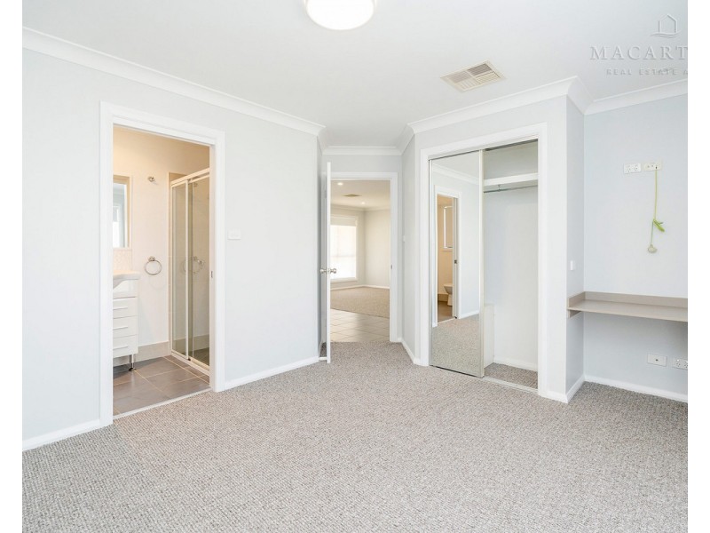 1/2-4 Macquarie Street, Mount Austin NSW 2650