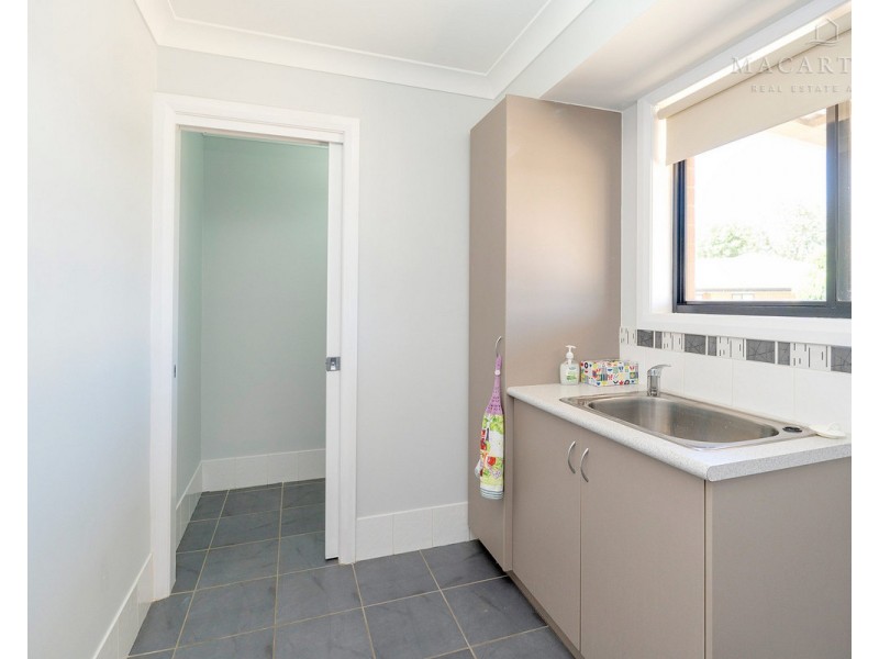 1/2-4 Macquarie Street, Mount Austin NSW 2650