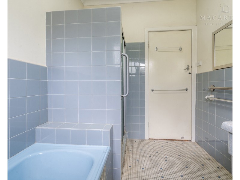 4 Kennedy Avenue, Kooringal NSW 2650