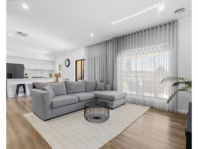 8 Pine Court, Springvale NSW 2650
