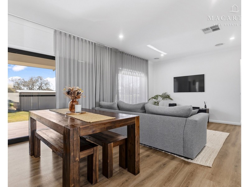 8 Pine Court, Springvale NSW 2650