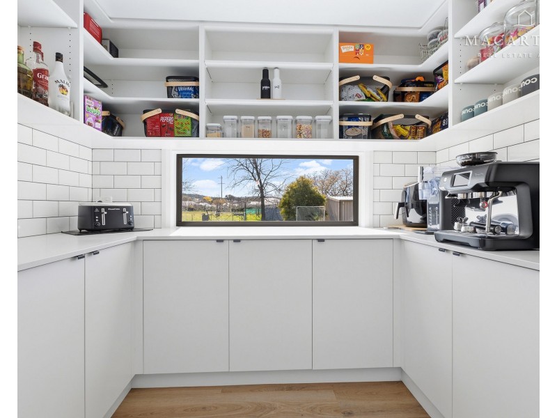 8 Pine Court, Springvale NSW 2650