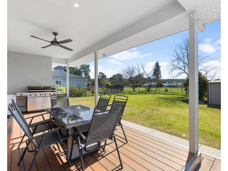 8 Pine Court, Springvale NSW 2650
