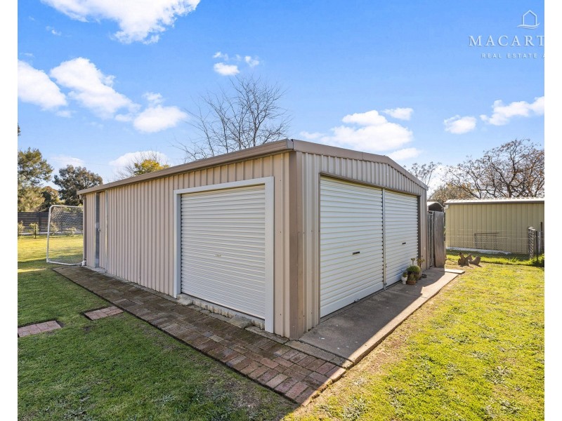8 Pine Court, Springvale NSW 2650
