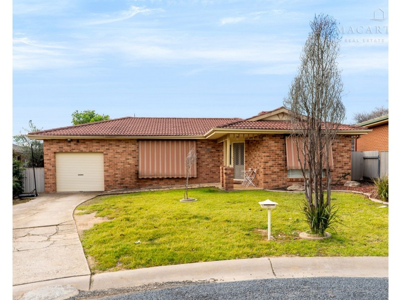 6 Titanga Place, Bourkelands NSW 2650