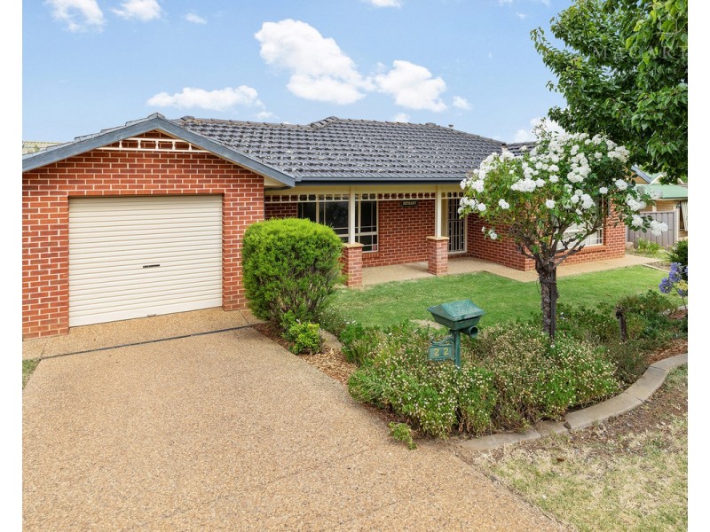 2/2 Lachlan Place, Tatton NSW 2650
