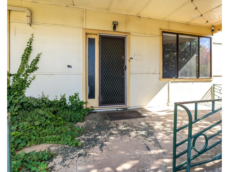 310 Lake Albert Road, Kooringal NSW 2650