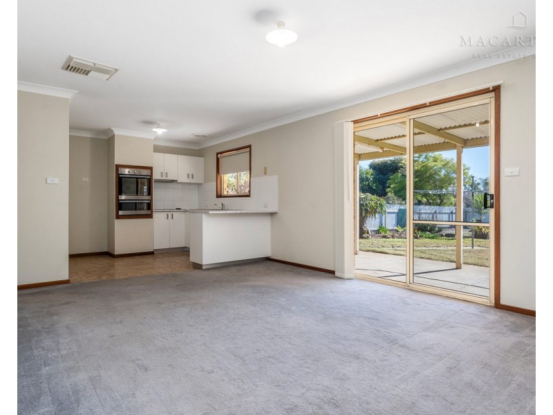 50 Balleroo Crescent, Glenfield Park NSW 2650
