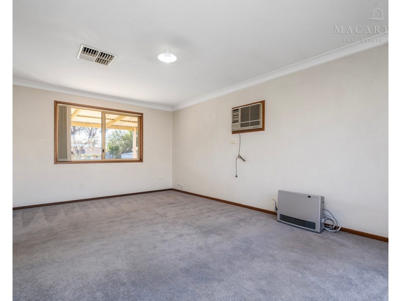 50 Balleroo Crescent, Glenfield Park NSW 2650