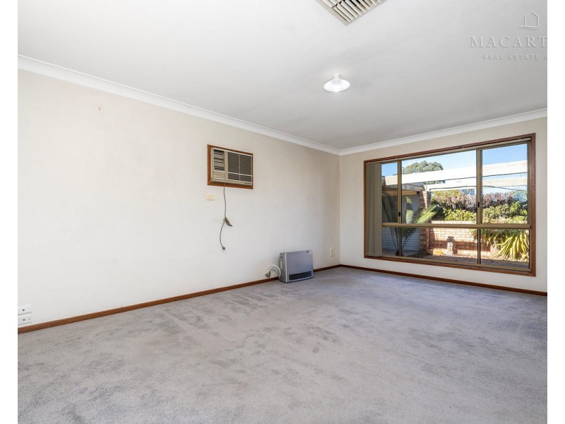 50 Balleroo Crescent, Glenfield Park NSW 2650