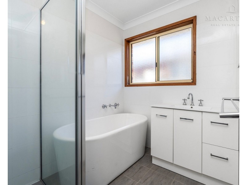 50 Balleroo Crescent, Glenfield Park NSW 2650