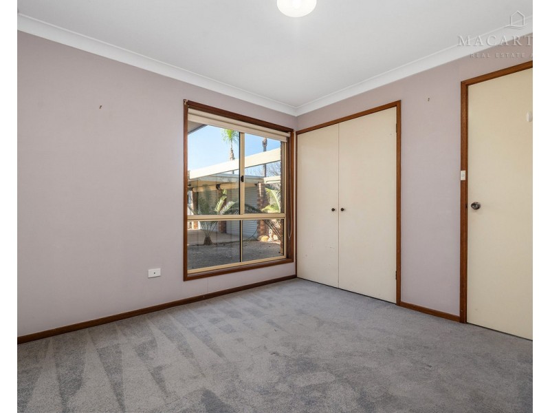 50 Balleroo Crescent, Glenfield Park NSW 2650