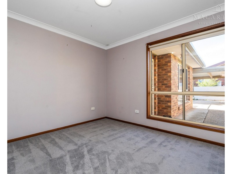 50 Balleroo Crescent, Glenfield Park NSW 2650