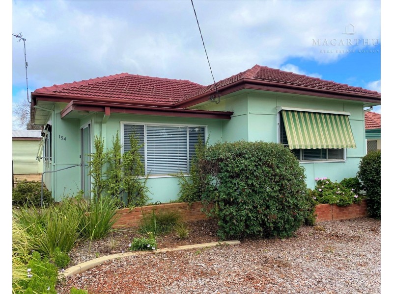 154 Fernleigh Road, Mount Austin NSW 2650