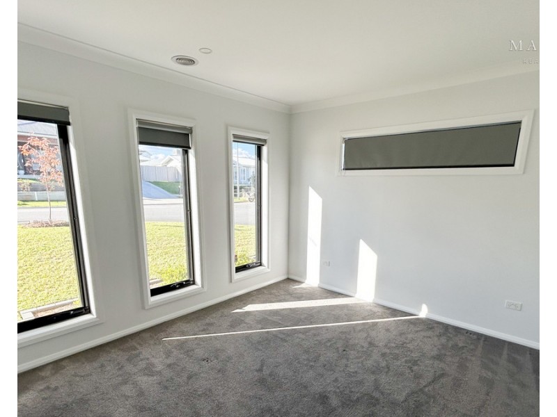 1/77 Coppabella Drive, Gobbagombalin NSW 2650