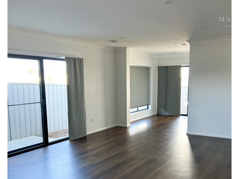 1/77 Coppabella Drive, Gobbagombalin NSW 2650