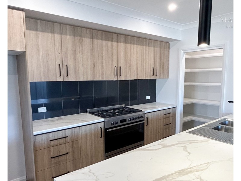 1/77 Coppabella Drive, Gobbagombalin NSW 2650
