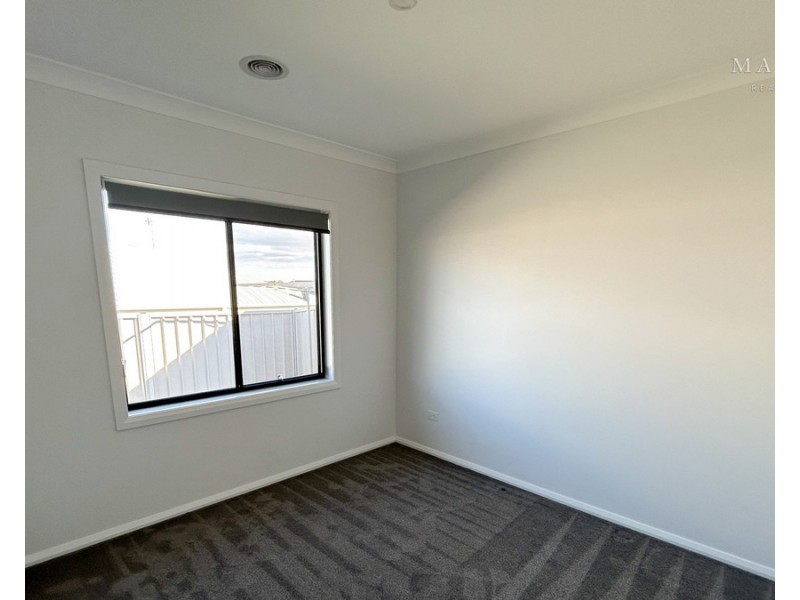1/77 Coppabella Drive, Gobbagombalin NSW 2650