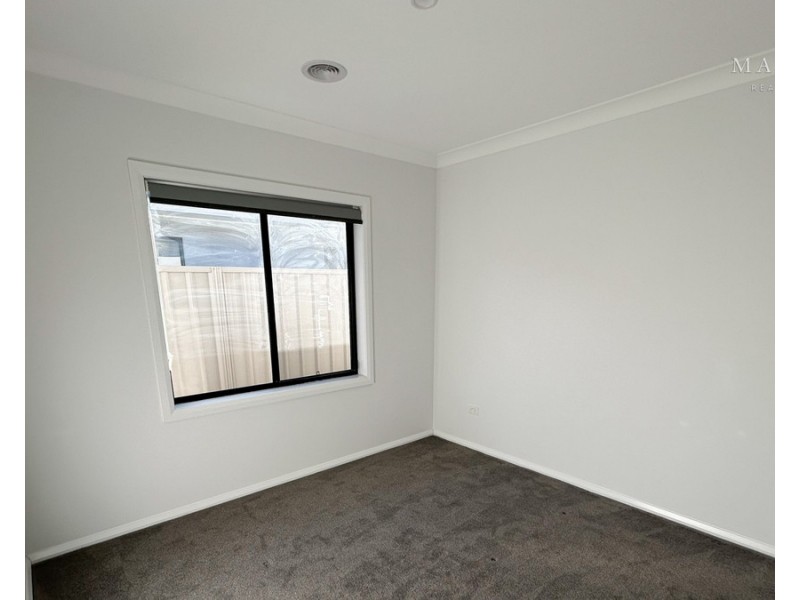 1/77 Coppabella Drive, Gobbagombalin NSW 2650
