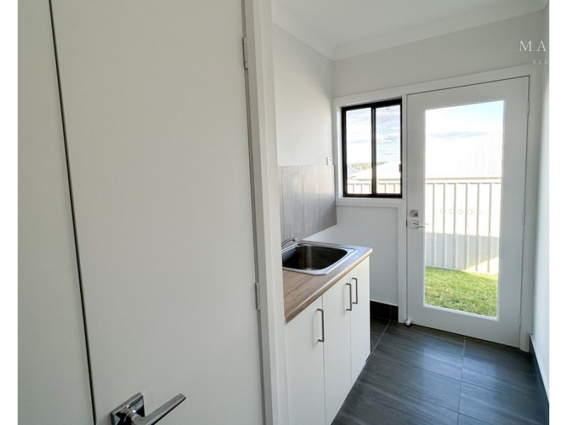 1/77 Coppabella Drive, Gobbagombalin NSW 2650