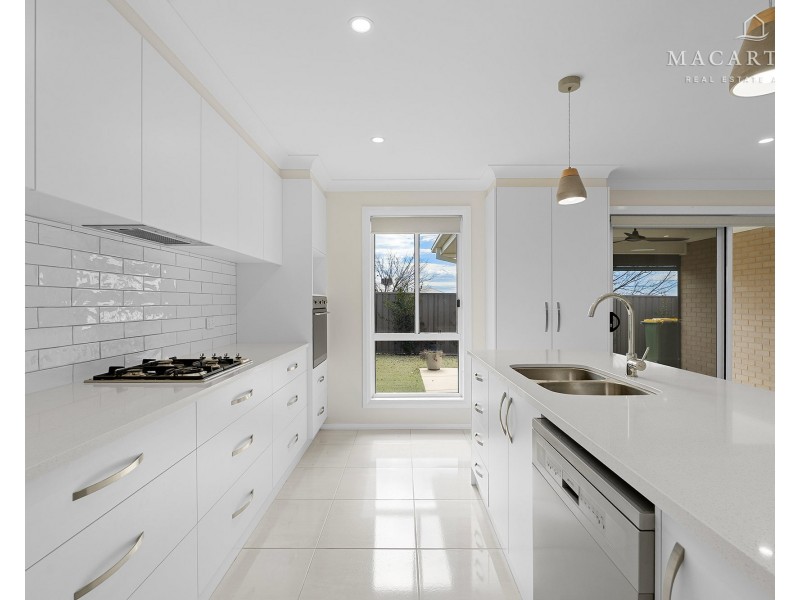 1 Barrett Street, Lloyd NSW 2650