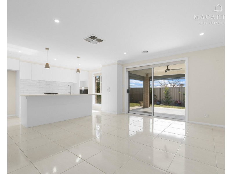 1 Barrett Street, Lloyd NSW 2650