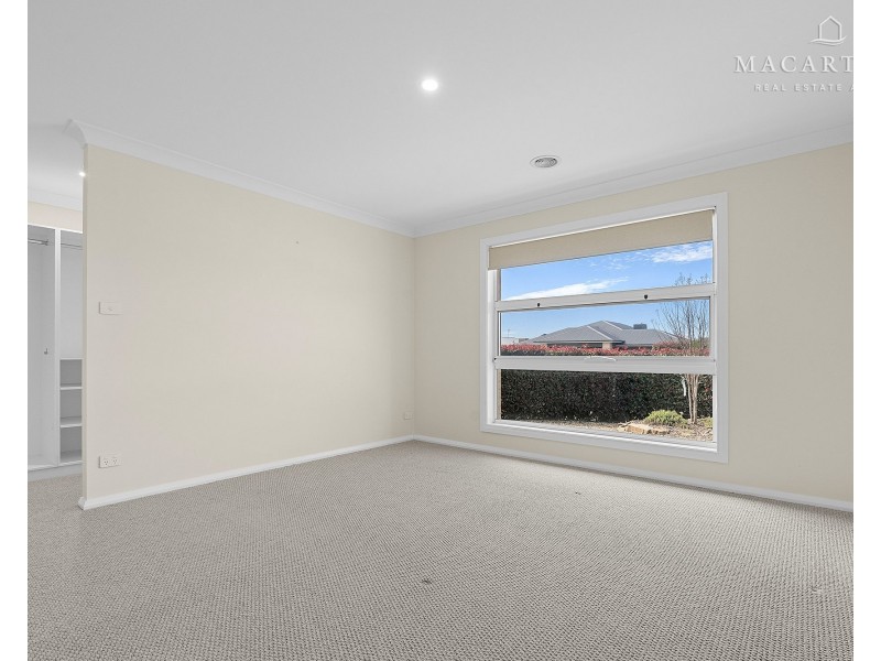 1 Barrett Street, Lloyd NSW 2650