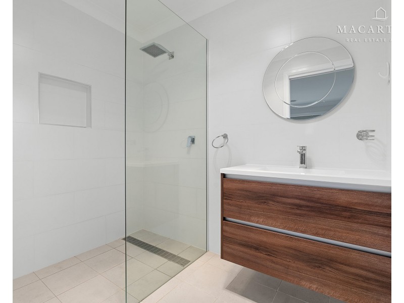 1 Barrett Street, Lloyd NSW 2650