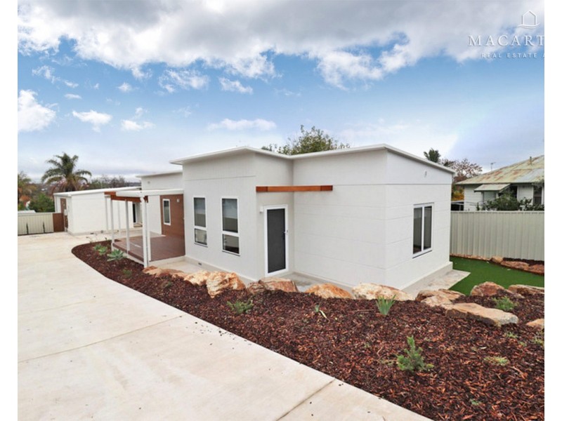 1/24 Monash Crescent, Mount Austin NSW 2650