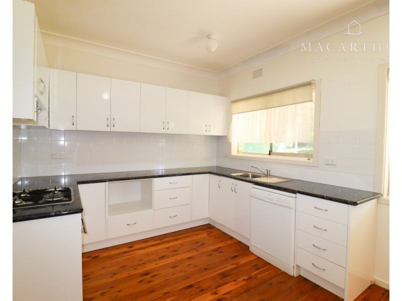14 Waratah Street, Kooringal NSW 2650