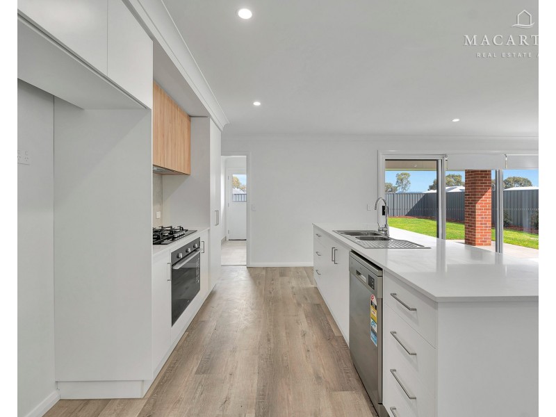 25 Blackwood Circuit, Forest Hill NSW 2651