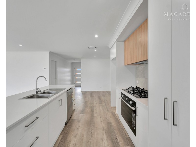 25 Blackwood Circuit, Forest Hill NSW 2651