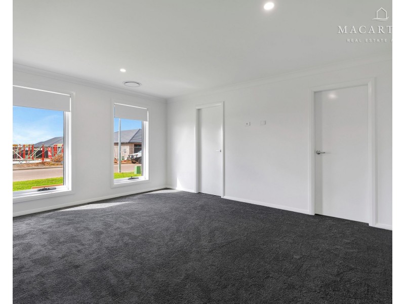 25 Blackwood Circuit, Forest Hill NSW 2651