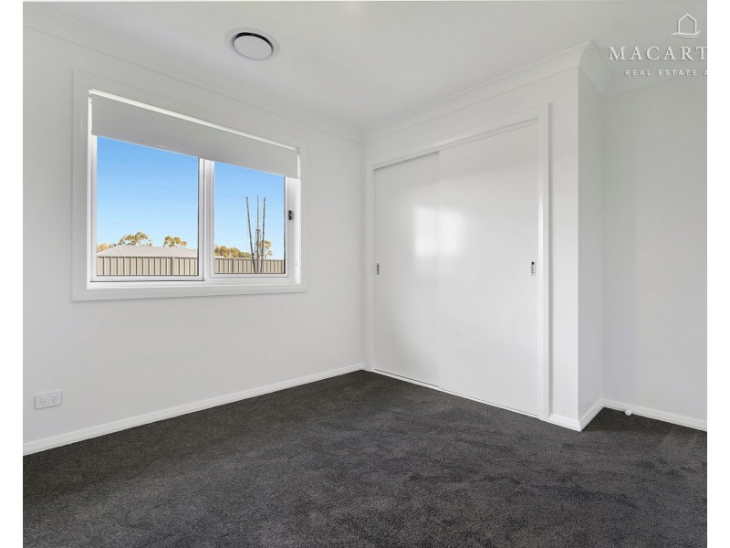 25 Blackwood Circuit, Forest Hill NSW 2651