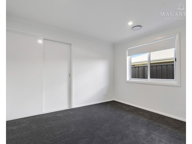 25 Blackwood Circuit, Forest Hill NSW 2651