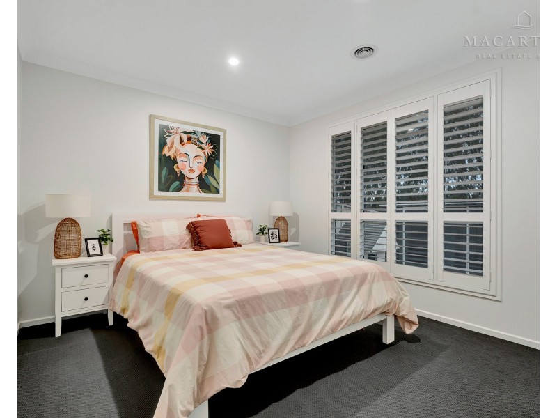 18 Peacock Drive, Turvey Park NSW 2650