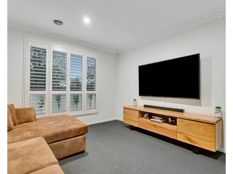 18 Peacock Drive, Turvey Park NSW 2650