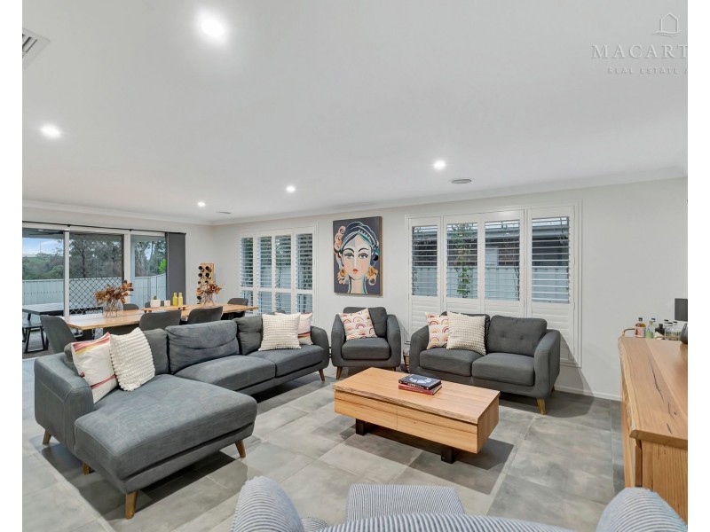 18 Peacock Drive, Turvey Park NSW 2650