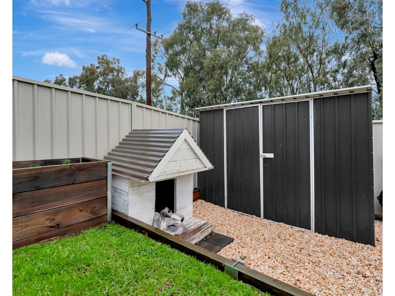 18 Peacock Drive, Turvey Park NSW 2650