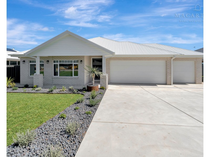 42 Blackwood Circuit, Forest Hill NSW 2651