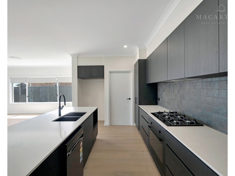 42 Blackwood Circuit, Forest Hill NSW 2651