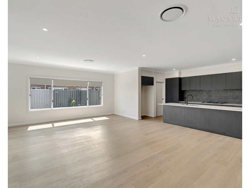 42 Blackwood Circuit, Forest Hill NSW 2651