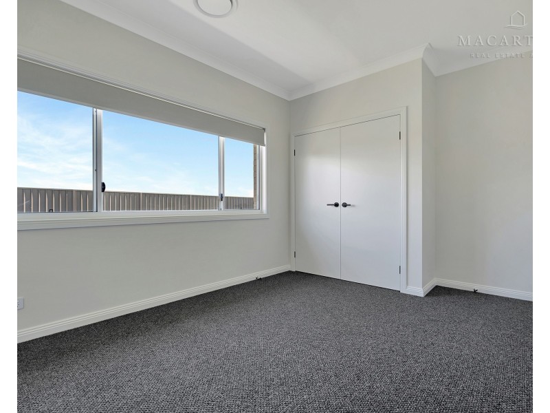 42 Blackwood Circuit, Forest Hill NSW 2651