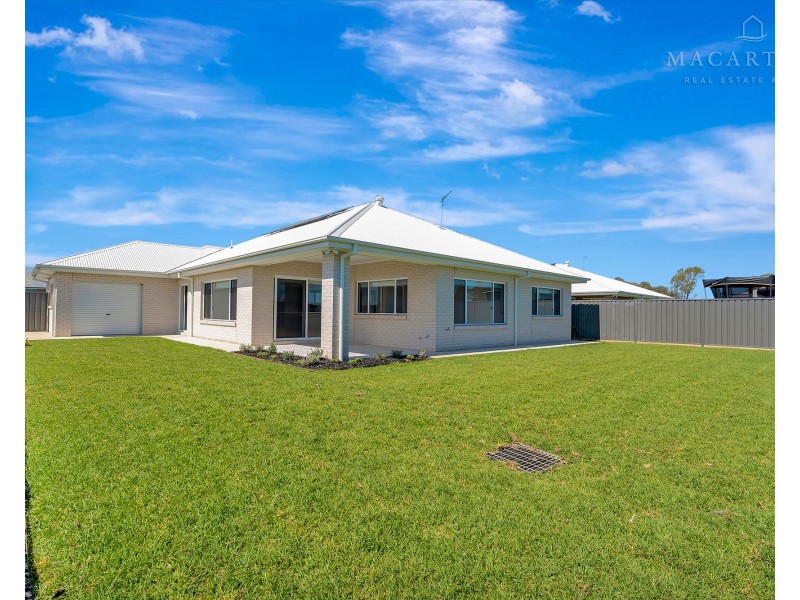 42 Blackwood Circuit, Forest Hill NSW 2651