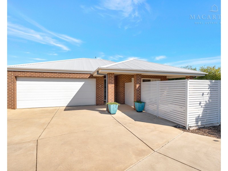 2/15 Muttama Parade, Gobbagombalin NSW 2650