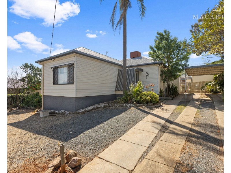156 Macleay Street, Mount Austin NSW 2650