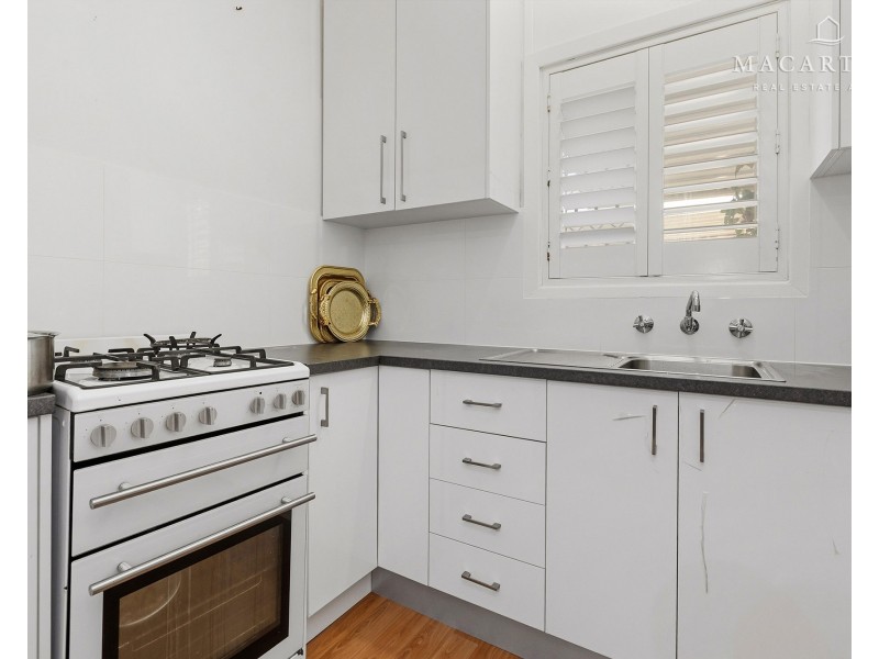 156 Macleay Street, Mount Austin NSW 2650