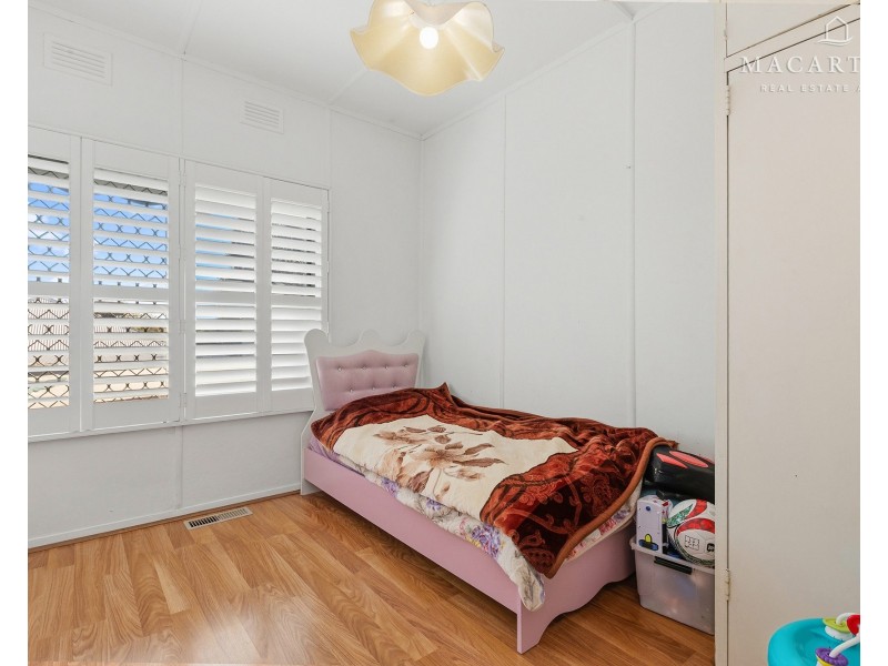 156 Macleay Street, Mount Austin NSW 2650
