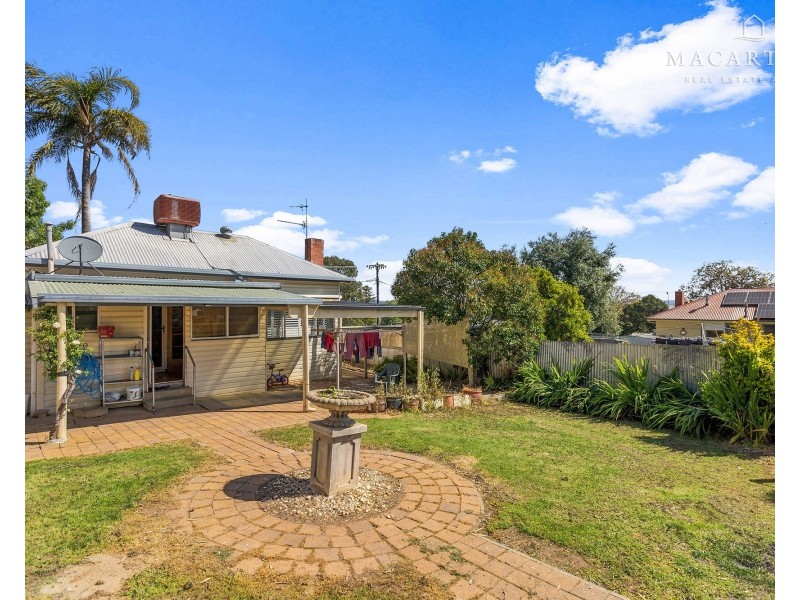 156 Macleay Street, Mount Austin NSW 2650