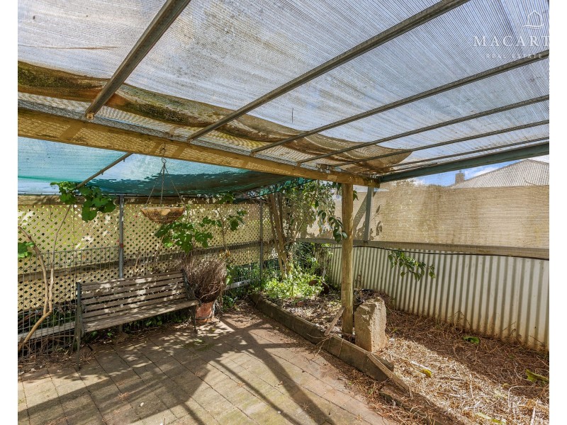 156 Macleay Street, Mount Austin NSW 2650